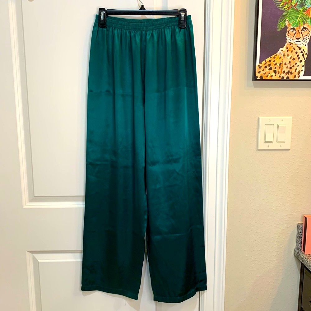 Victoria’s Secret Satin Pajama Set Emerald Green Size Medium - Picture 3 of 10